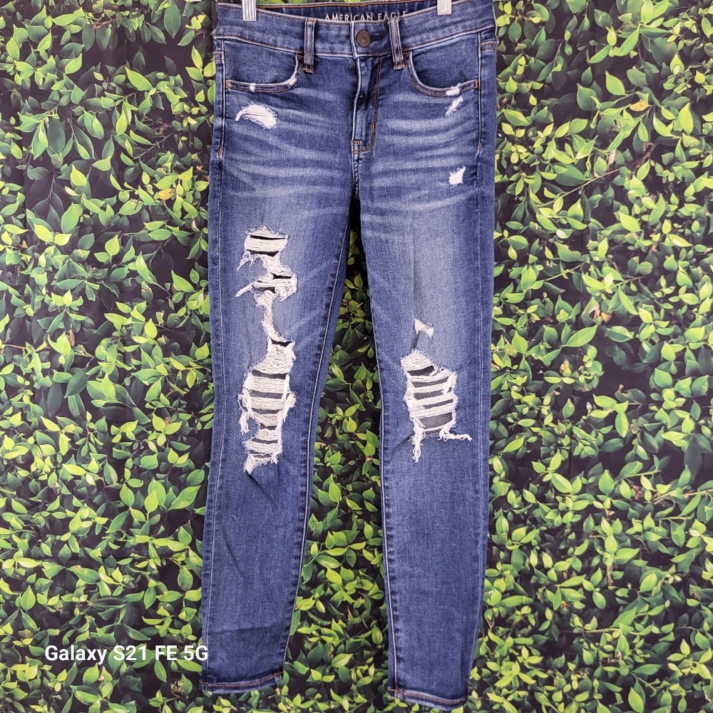 American Eagle Distressed Cropped Jegging Jeans Size 4